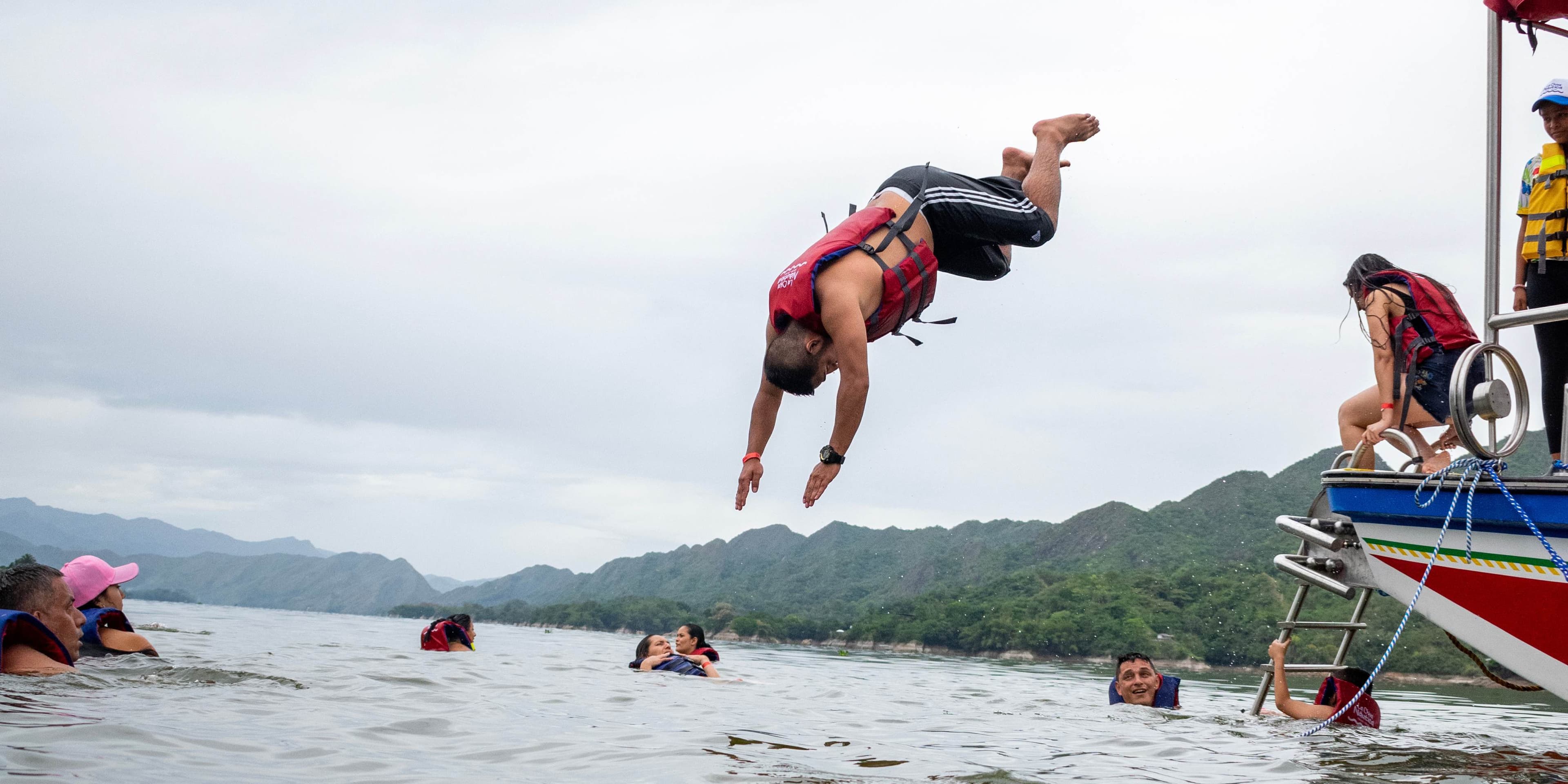Navegando por la Represa de Prado