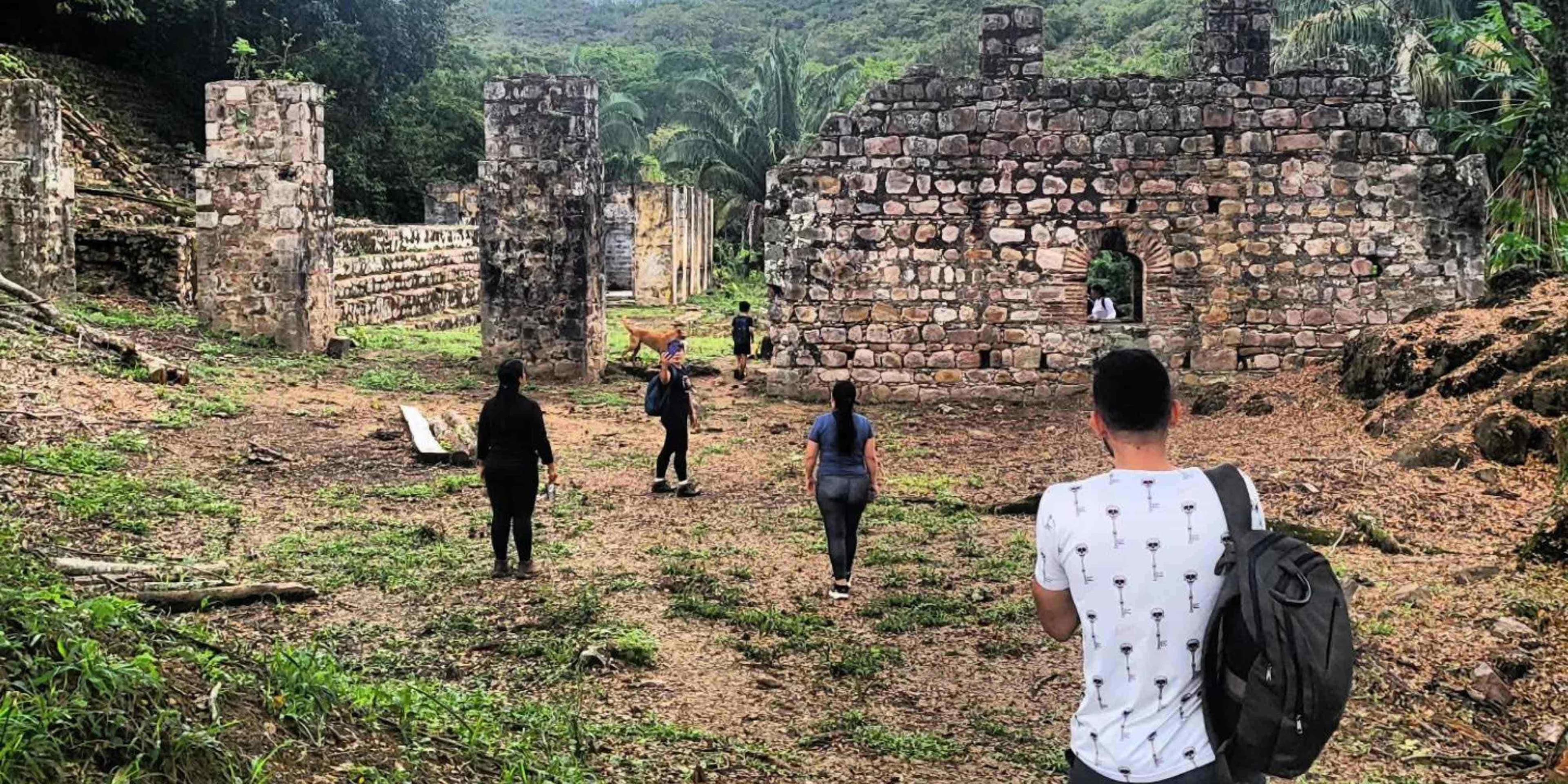 Ruinas Reales Minas del Sapo y Cascadas Las Urracas