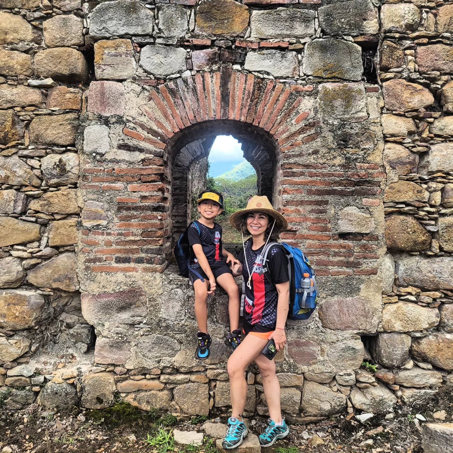 Ruinas Reales Minas del Sapo y Cascadas Las Urracas