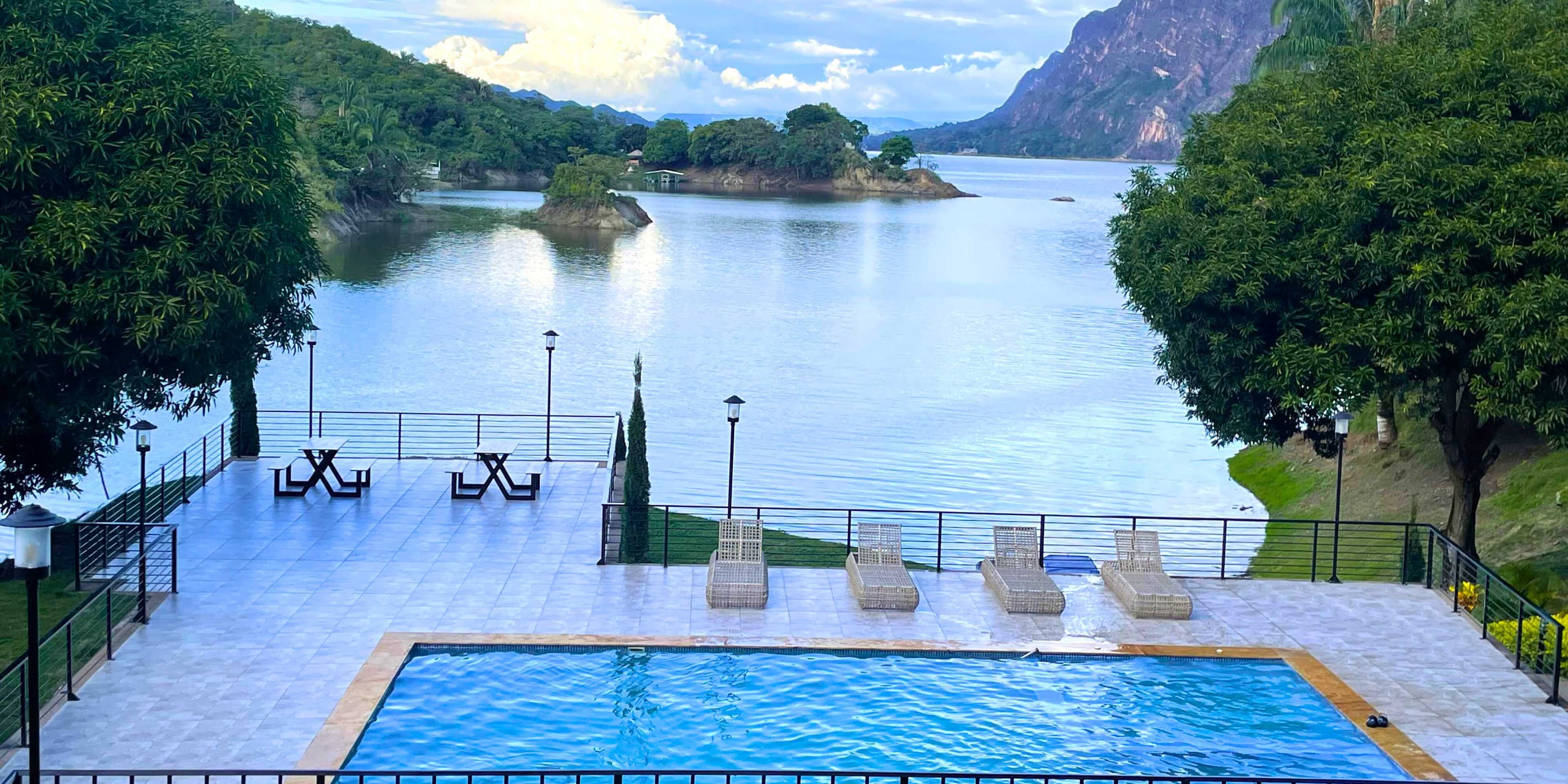 Santa Elena Lake House