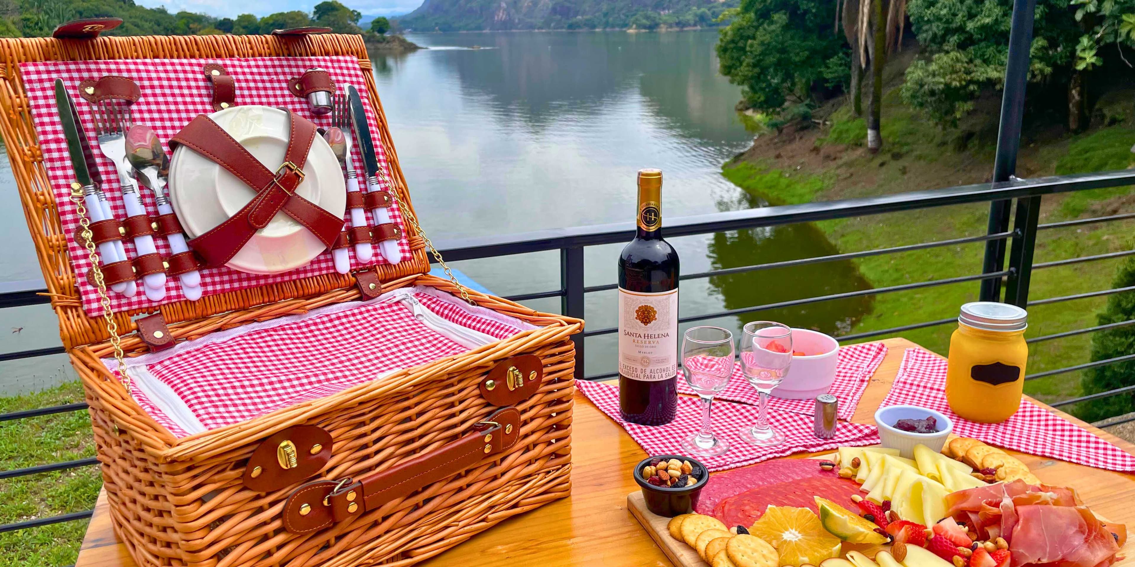 Santa Elena Lake House