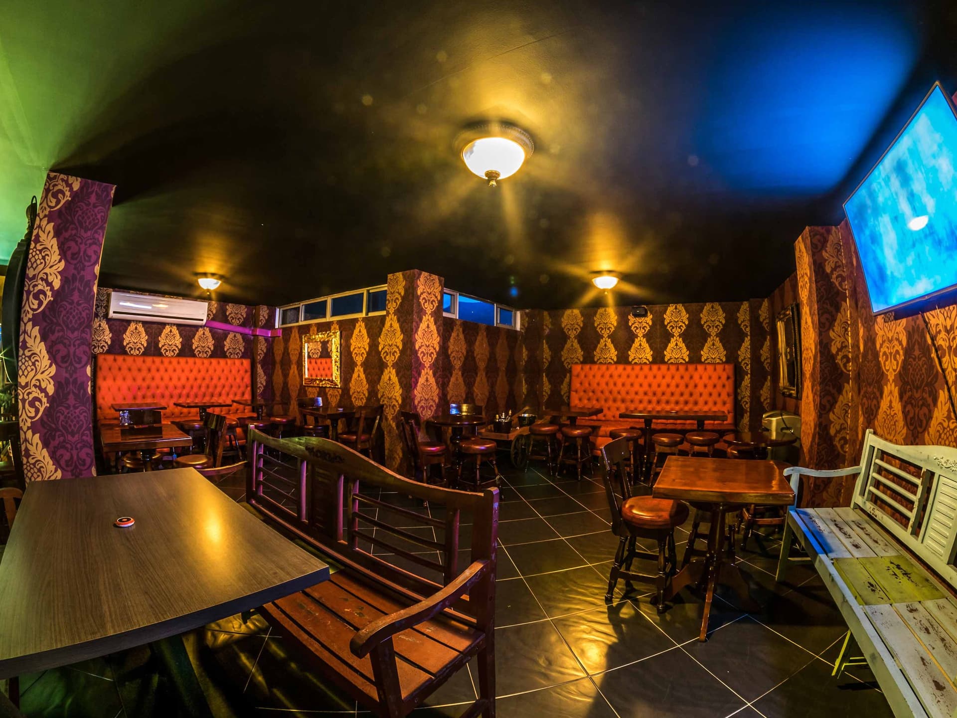 London House Pub