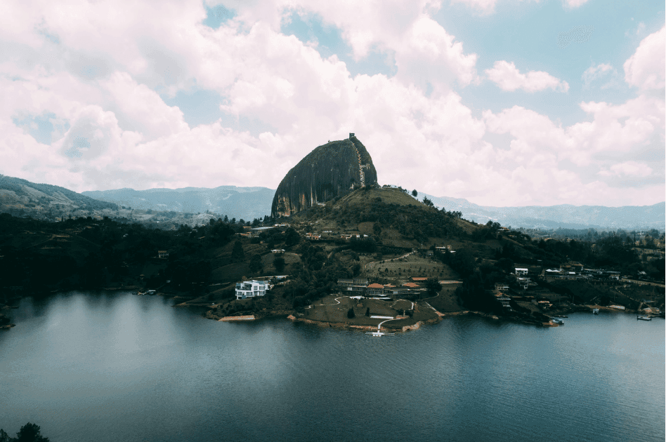 2 días por Medellín, Gutapé, Peñol y Graffiti Tour