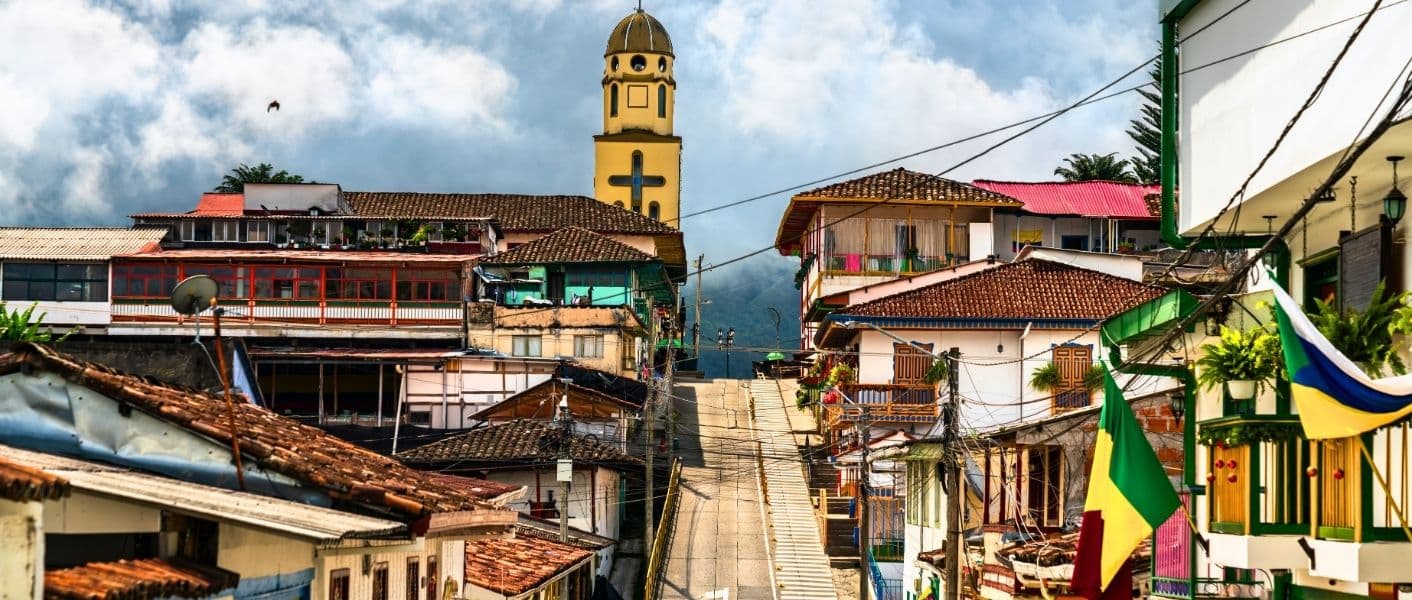 Tres destinos: Salento, Valle de Cocora y Filandia.