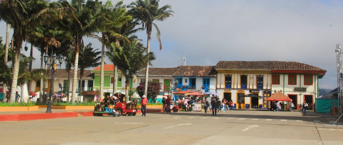 Tres destinos: Salento, Valle de Cocora y Filandia.